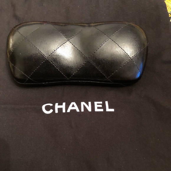 CHANEL - Picture 3 of 12